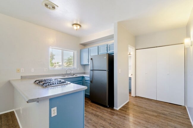 Building Photo - Remodeled duplex