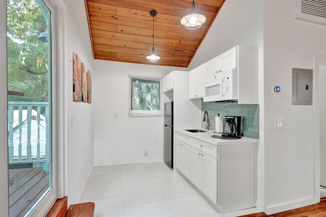 Building Photo - 1115 SW 4th St