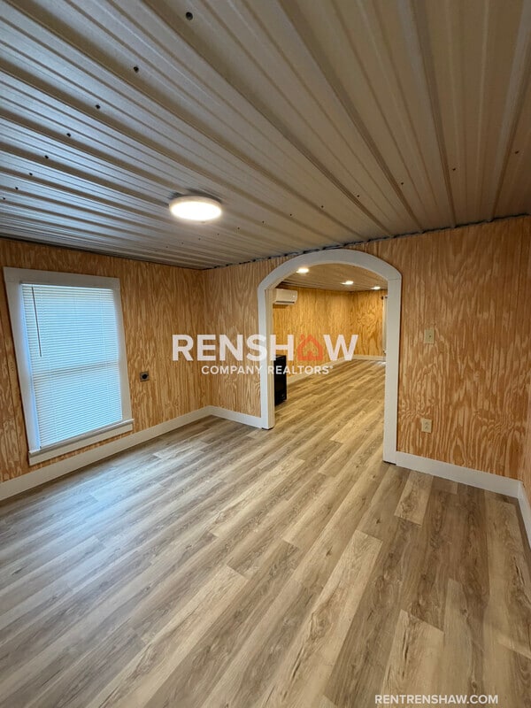 Building Photo - 123 Barham St