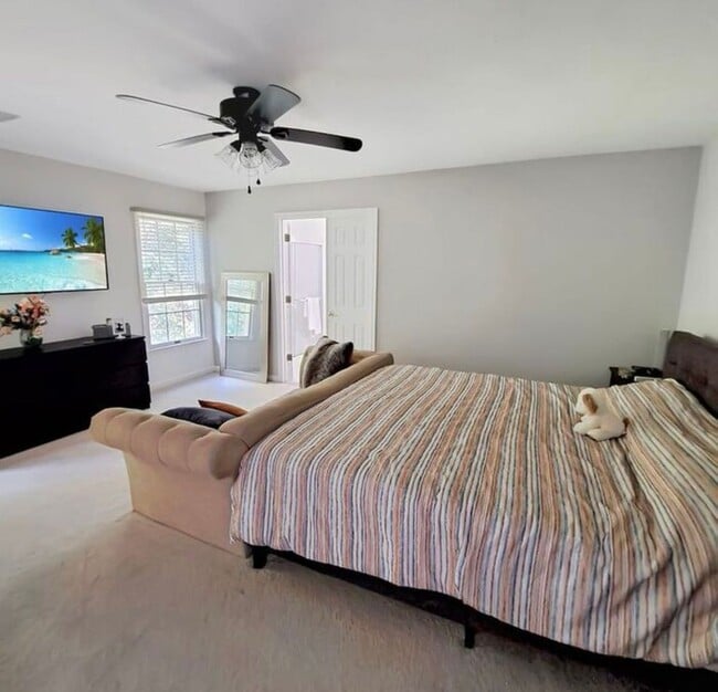 Building Photo - Amazing 5 BR/3.5 BA Single-Family Home in ...