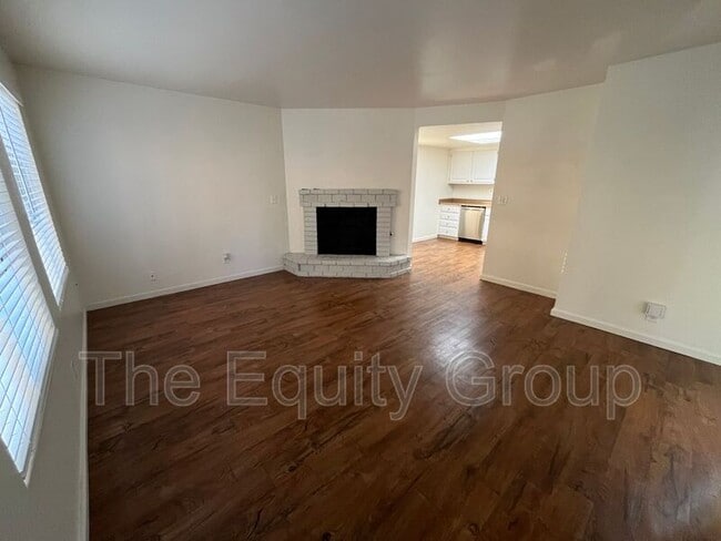 Building Photo - 4042 W Meadow Ave