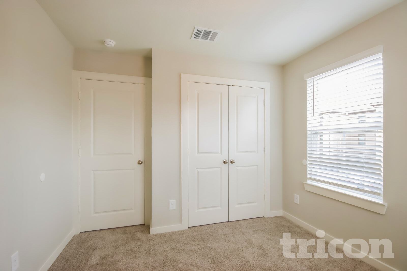 Building Photo - 9835 Willow Creek Commerce Dr