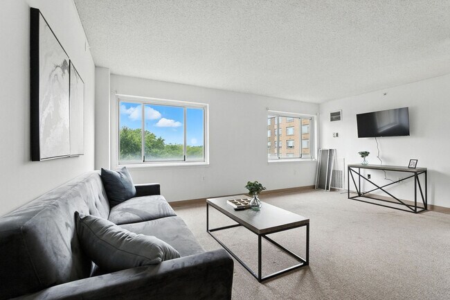 Building Photo - 1711 Bellevue Ave