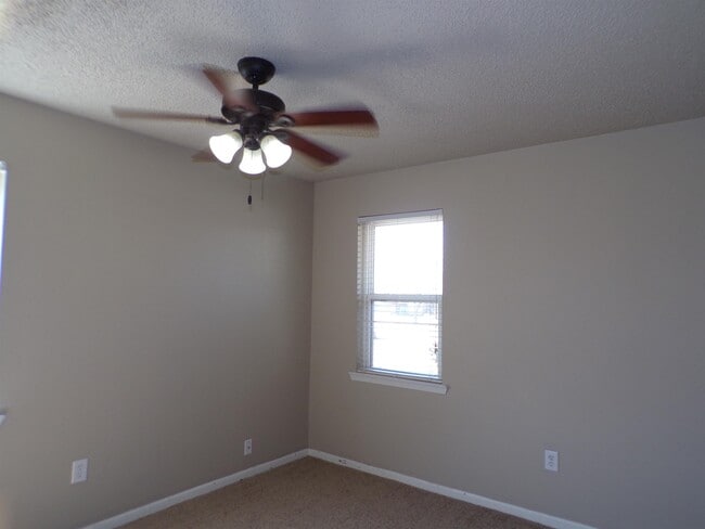Building Photo - 313 Highland Dr