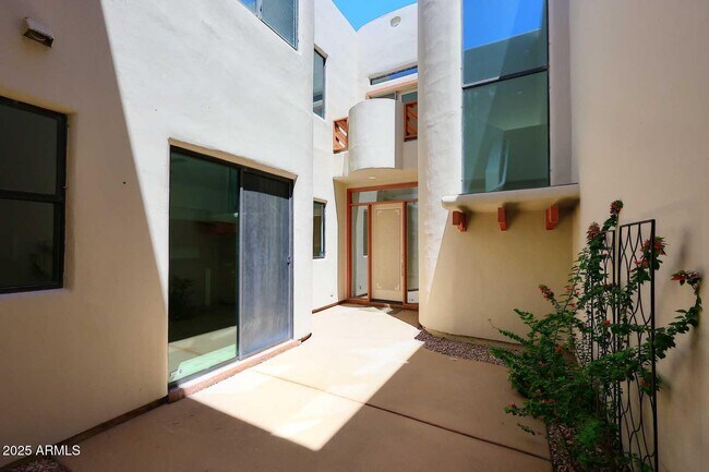 Building Photo - 333 N Pennington Dr