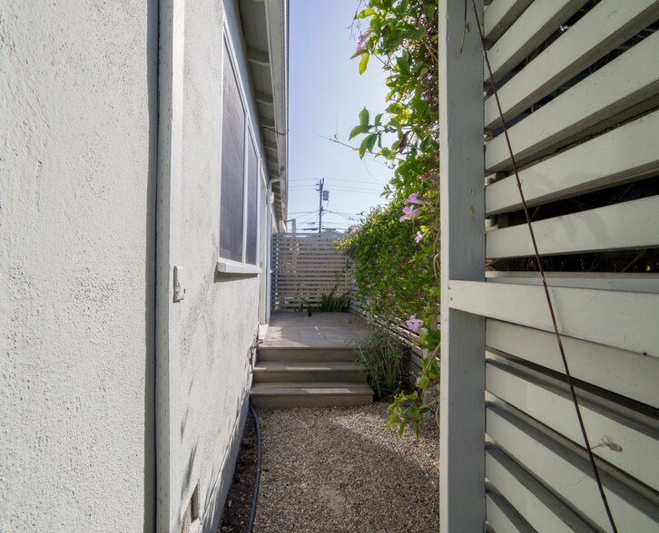 Side yard (Private) - 3555 Beethoven St