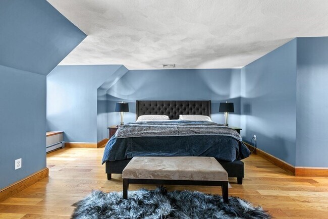 Building Photo - Stunning 3-Bedroom Home with Indoor Pool &...