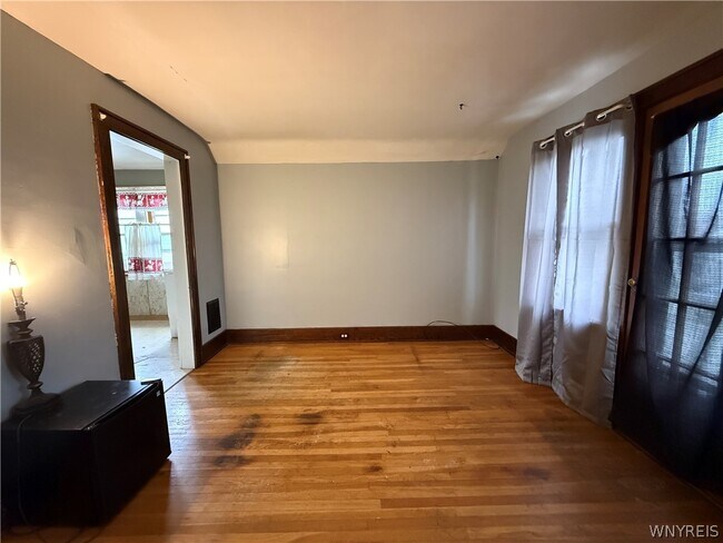 Building Photo - 733 Lasalle Ave