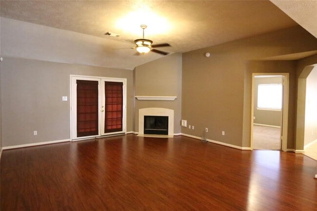 Building Photo - 10811 Burkes Garden Dr