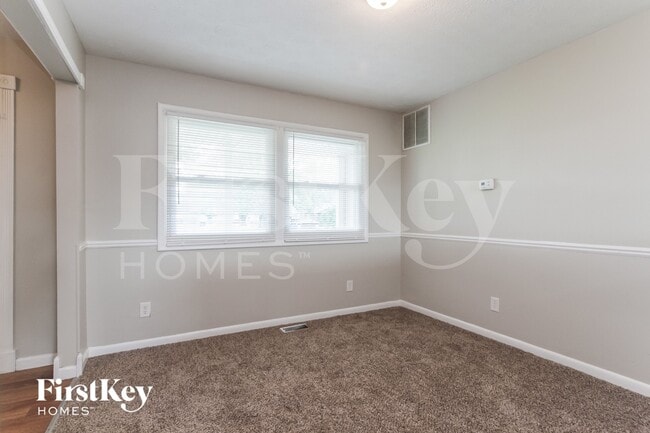 Building Photo - 130 Circle Dr