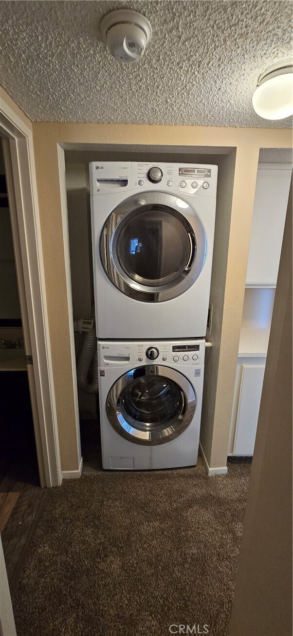 Building Photo - 26914 Rainbow Glen Dr