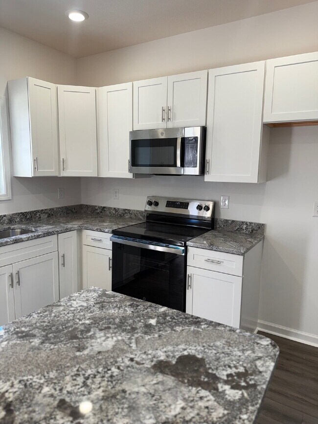 Building Photo - Brand New Luxury 3 Bedroom 2 Bath Condo in Jonesboro!