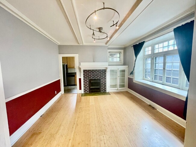 Building Photo - 4 Bed 1-2 Bath- Frick Pittsburgh PA