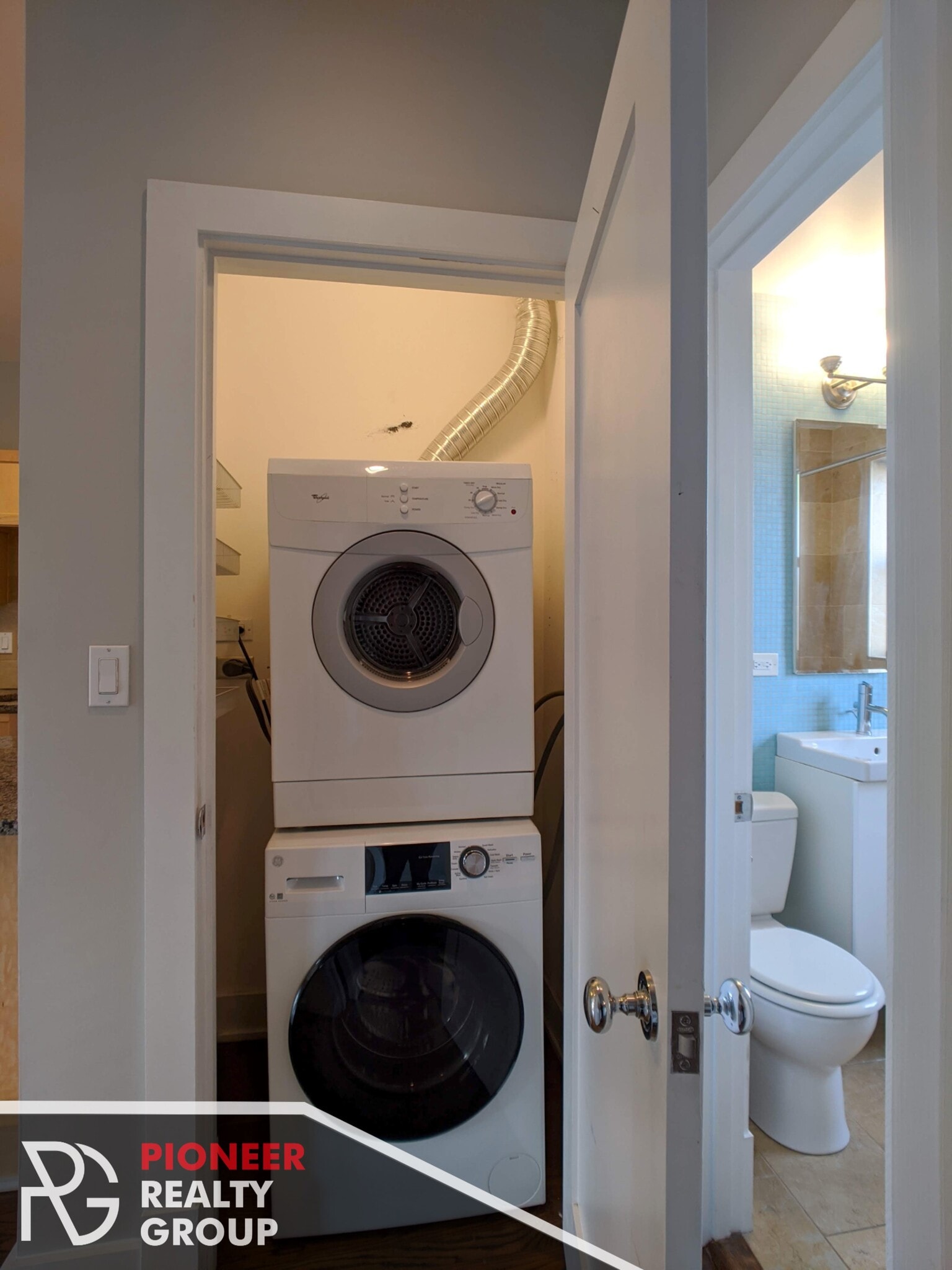 Building Photo - 736 W Addison St