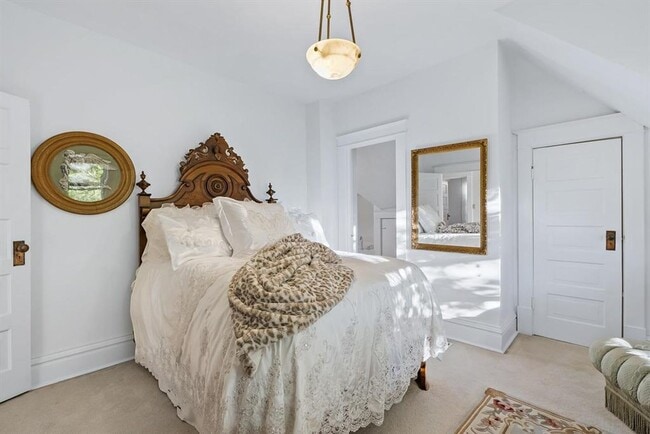 Building Photo - Historic Queen-Anne Style Home
