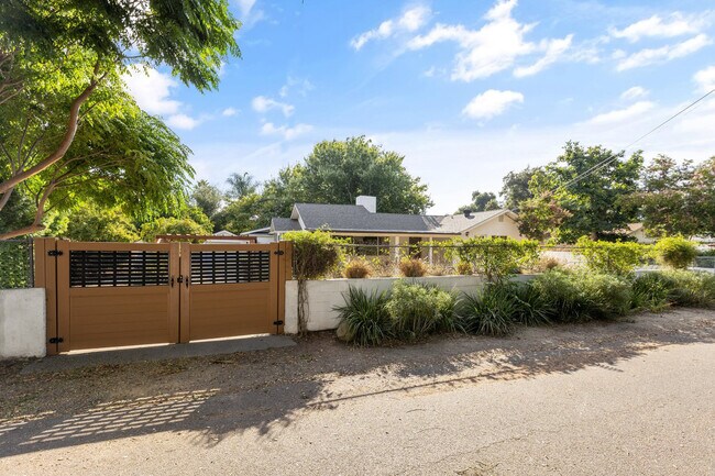 Building Photo - 228 N Pueblo Ave