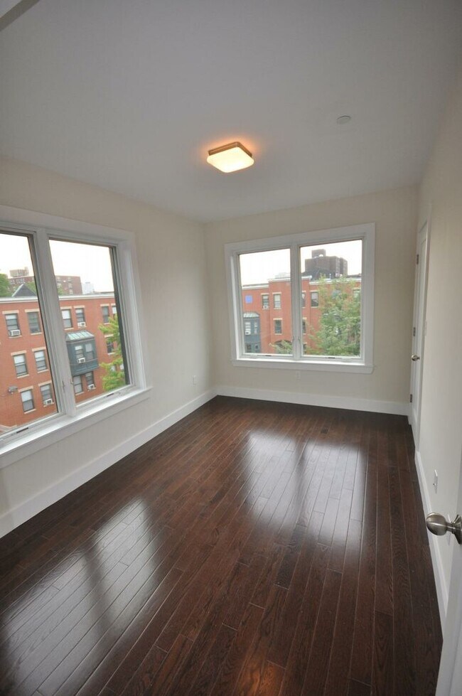 Building Photo - NIce 2 bed on Mass ave