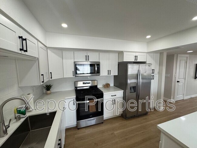 Building Photo - 66735 Buena Vista Ave