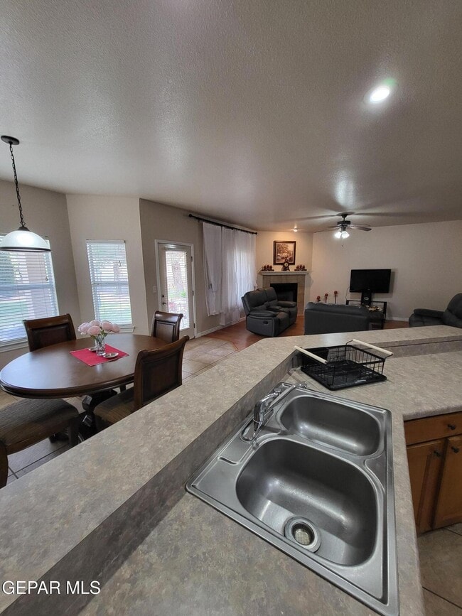 Building Photo - 6354 Franklin View Dr