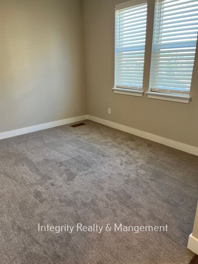 Building Photo - 2457 Majorca Dr