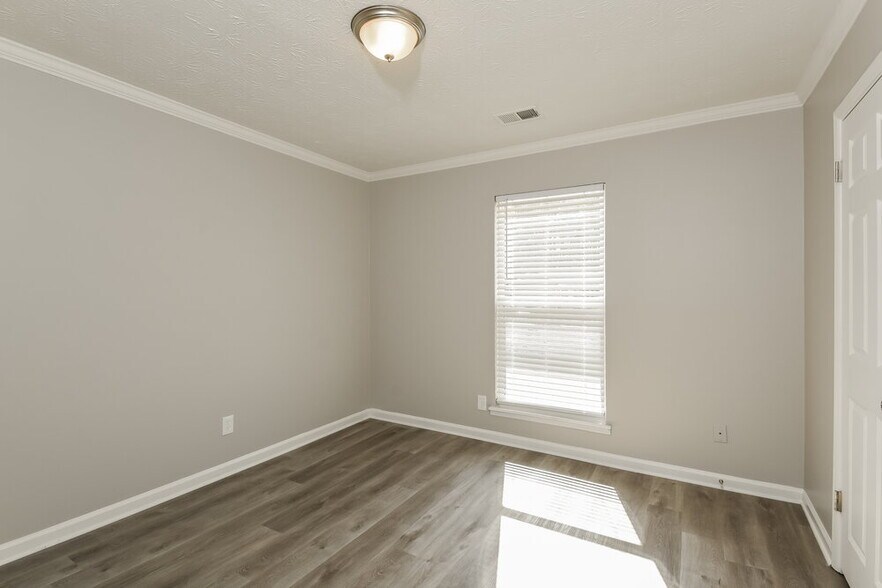 Building Photo - 5475 Ballard Way