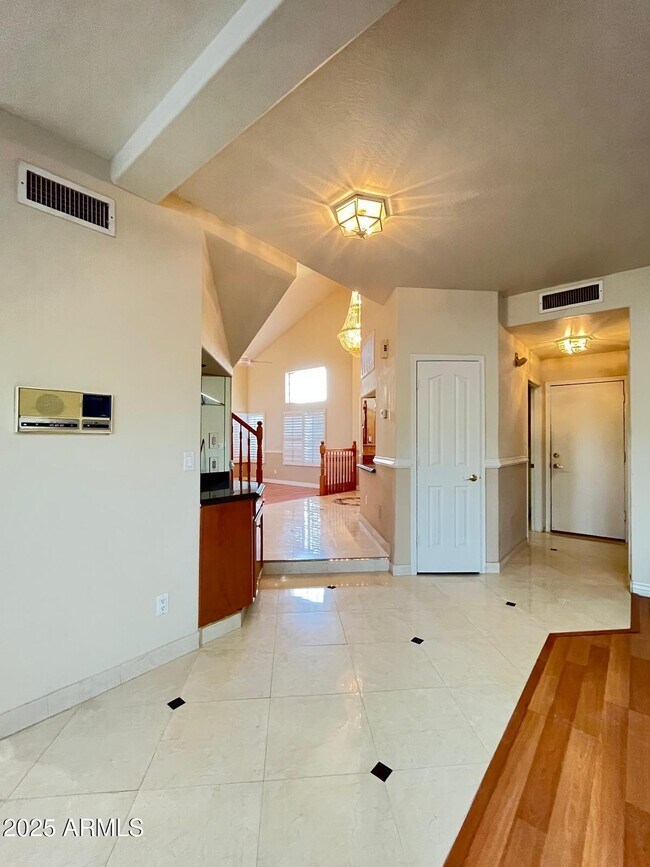 Building Photo - 5545 W Wethersfield Dr