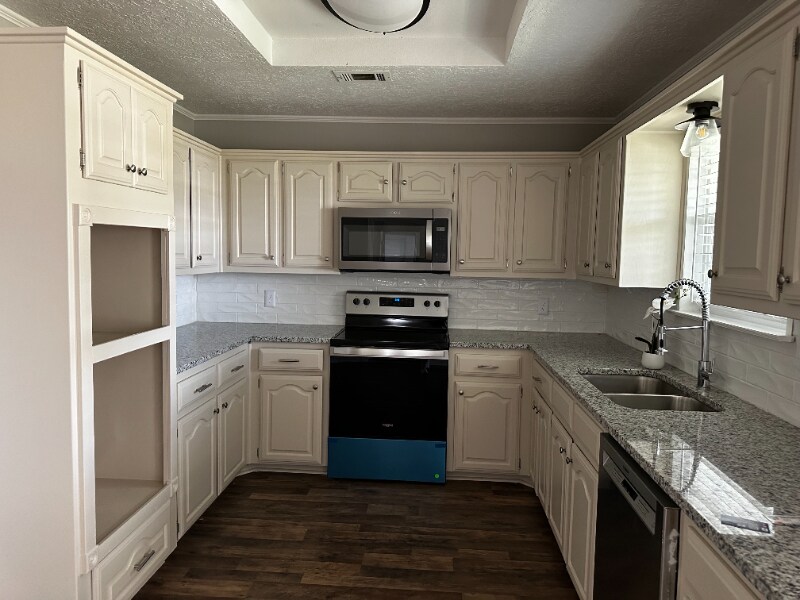 Building Photo - 216 Timberview Dr