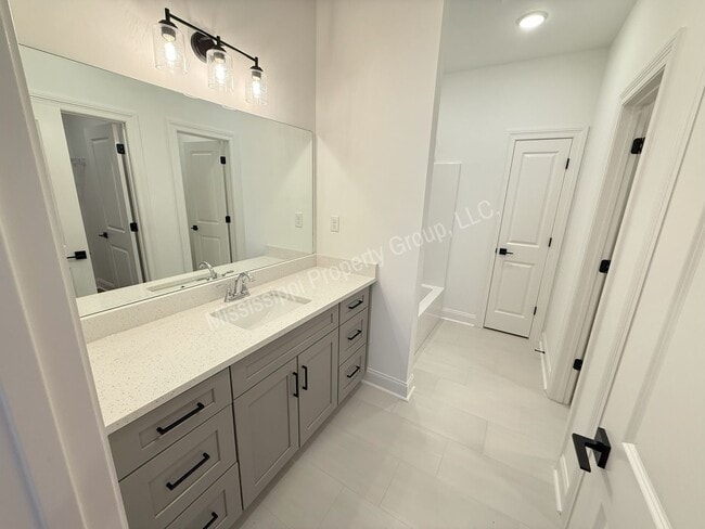 Building Photo - 3BR/3.5BA South Grove For Rent