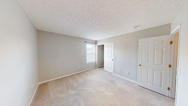 Building Photo - 6752 Lagrange Dr