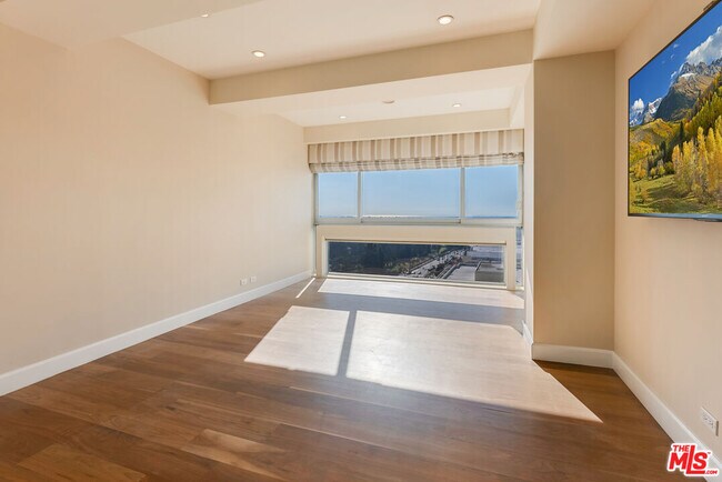 Building Photo - 2220 Ave of the Stars