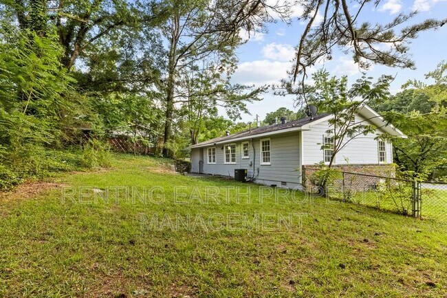 Building Photo - 2537 3rd St NE