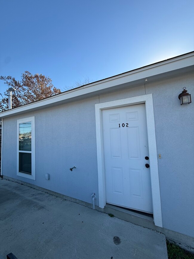 Building Photo - 11114 Baywood St