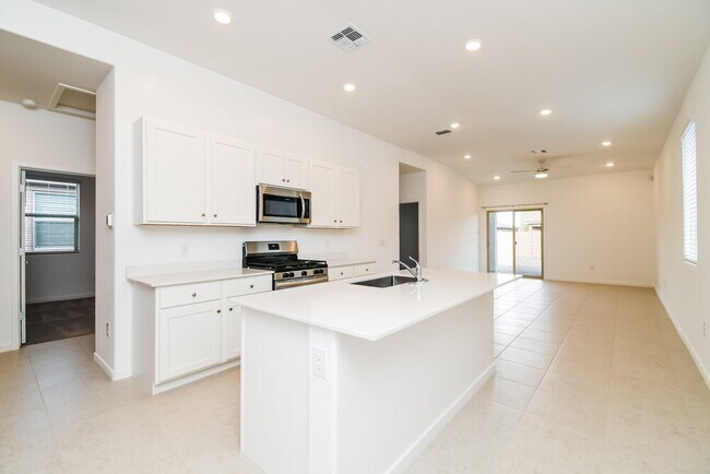 Building Photo - 10302 W Sumullen St