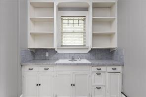 Building Photo - Charming, cozy, and great location!