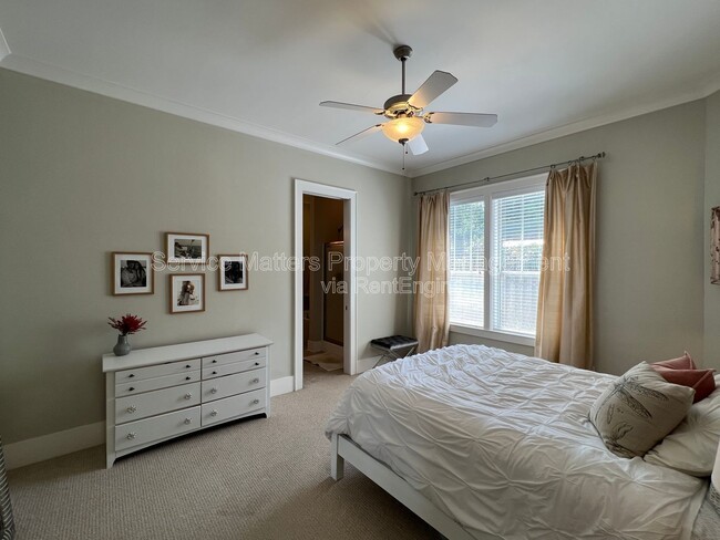 Building Photo - 1417 E Maxwell St