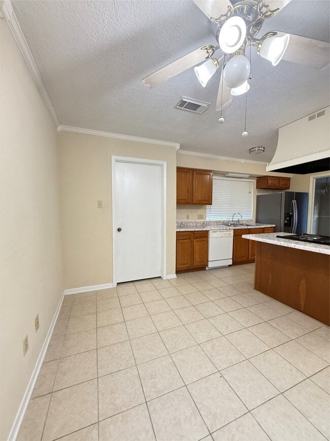 Building Photo - 15307 Pebble Lake Dr