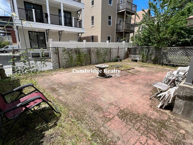 Building Photo - 24 Rossmore St