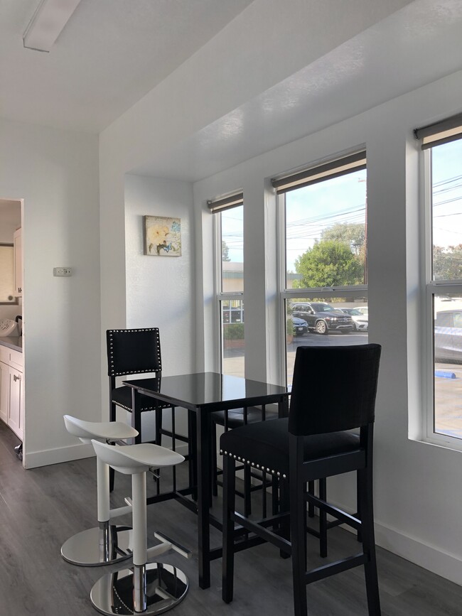 Dining Room - 115 N San Gabriel Blvd