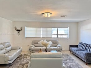 Building Photo - 19410 NE 19th Ave