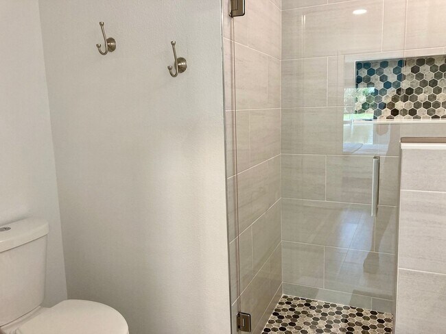 Building Photo - Completely remodeled waterfront condo!