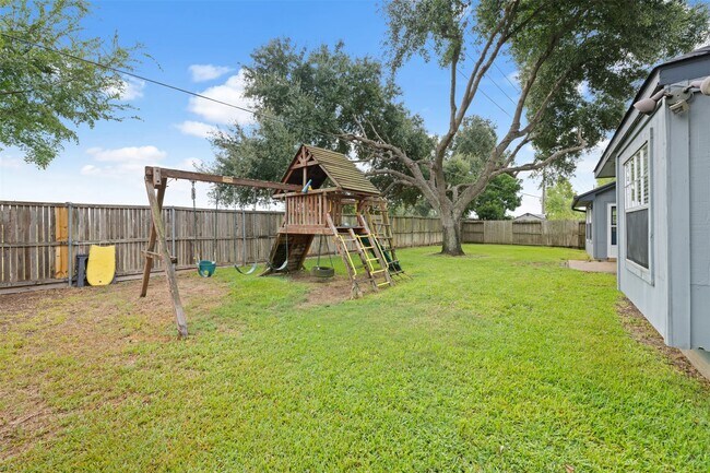 Building Photo - 211 Scarlet Maple Dr