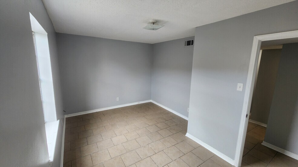 Building Photo - 2628 Dawson Ave