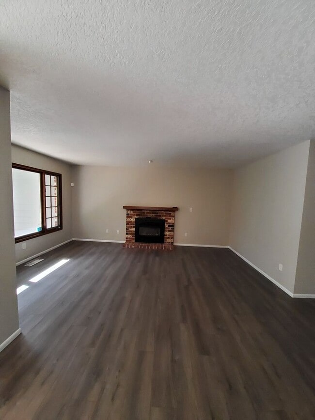 Building Photo - Great Home Near Hiteon Elementary