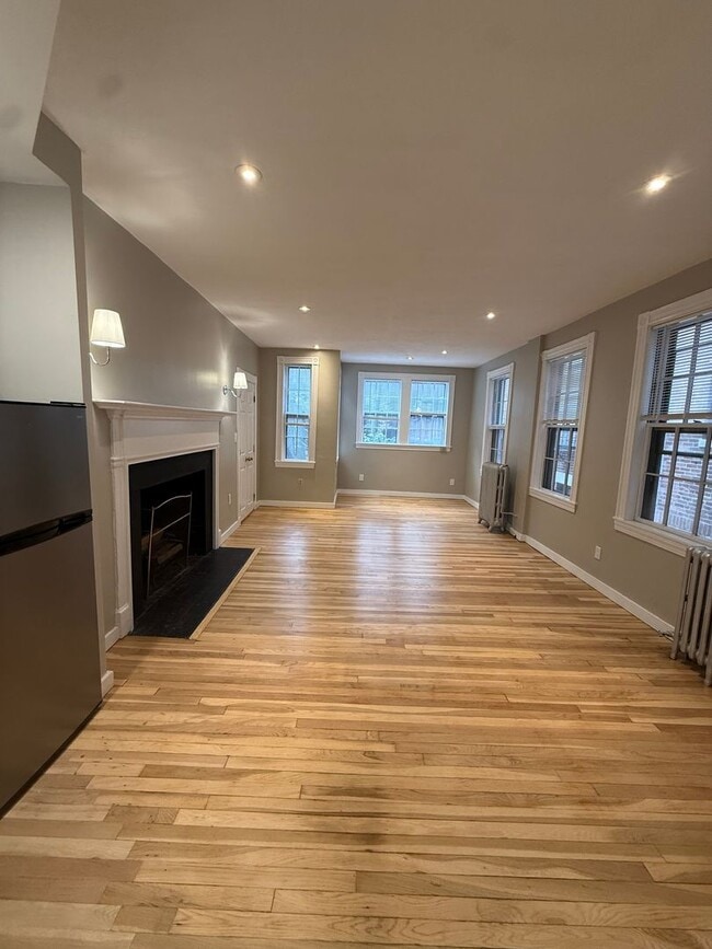 Building Photo - No Brokers Fee, Heat, Hot Water Included, Recently Renovated Unit
