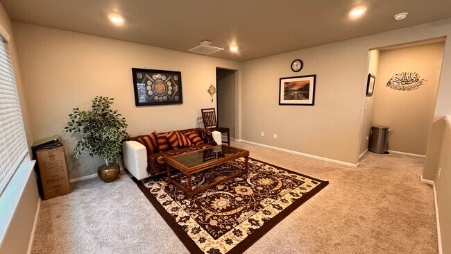 Building Photo - Beautiful 5 Bedroom Home Ten Trails Black ...