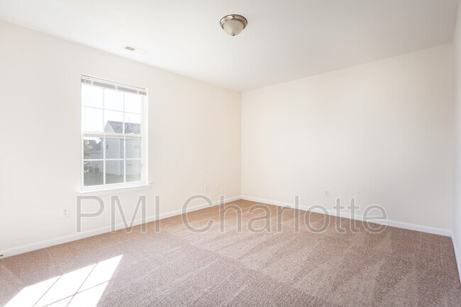 Building Photo - 2978 Clover Rd NW
