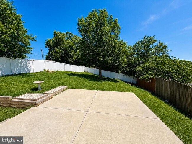 Building Photo - 5707 Lowell St