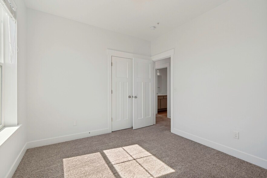 Building Photo - 12992 S Tortola Dr