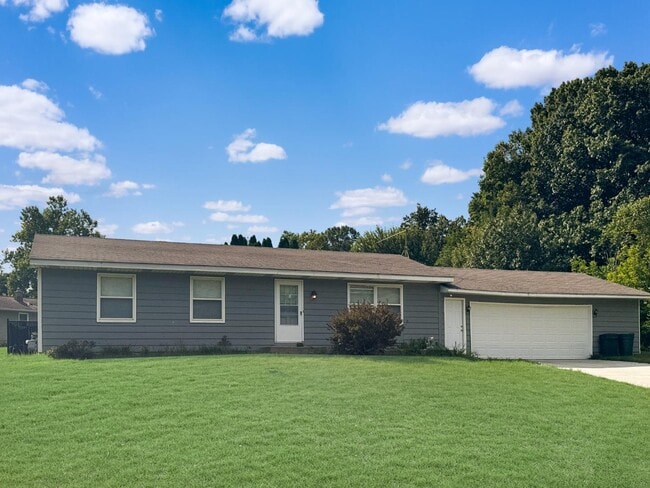 Primary Photo - 5573 Rockbluff Dr NE