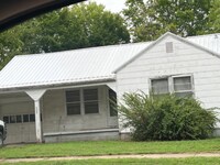 Building Photo - 2025 Wood St